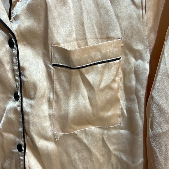 Prettylittlething button up blouse size small - Picture 7 of 9